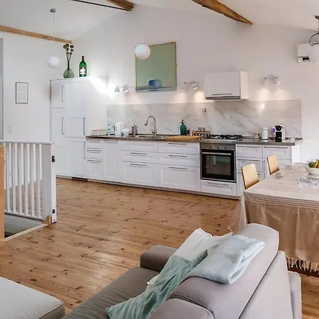 Petit Est - Eco In Large Private Garden Near Saint-emilion *