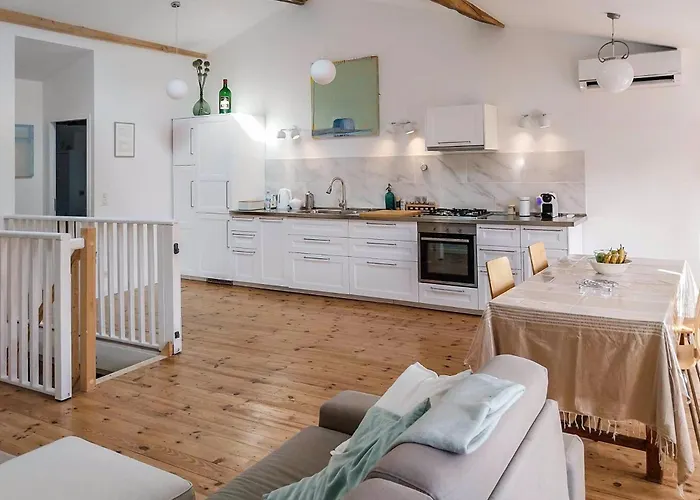 Petit Est - Eco In Large Private Garden Near Saint-emilion *